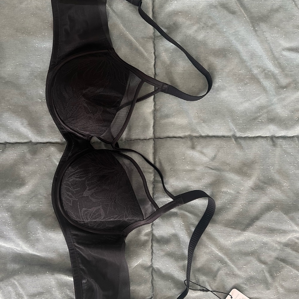 Elegant Lace Underwire Bra Set - Black & Nude - Picture 3 of 5